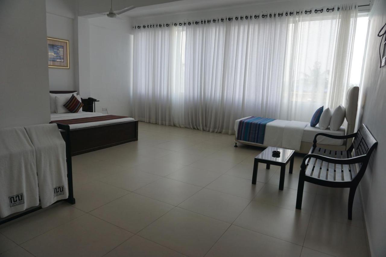 Hotel Twenty Two Binaweli à Weligama Extérieur photo