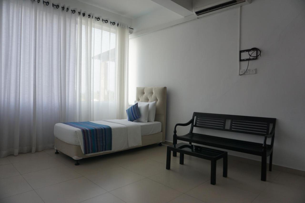 Hotel Twenty Two Binaweli à Weligama Extérieur photo