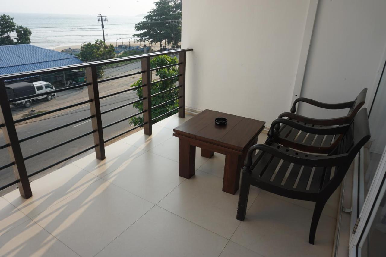 Hotel Twenty Two Binaweli à Weligama Extérieur photo