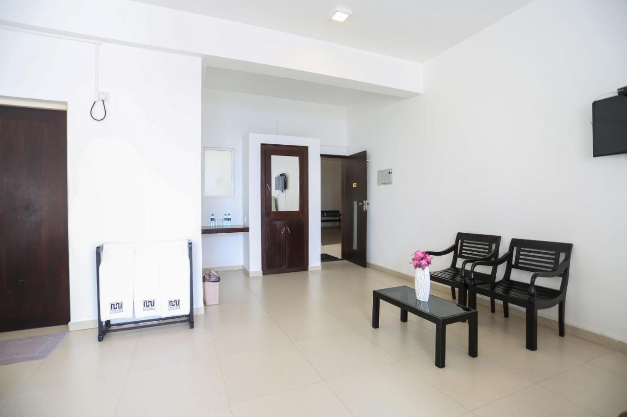Hotel Twenty Two Binaweli à Weligama Extérieur photo