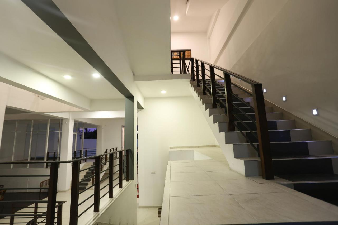 Hotel Twenty Two Binaweli à Weligama Extérieur photo