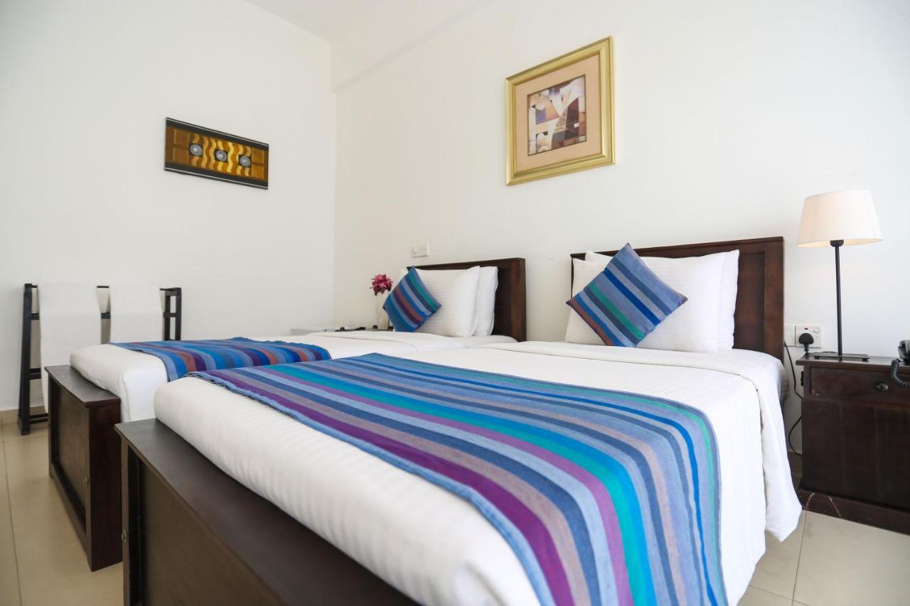 Hotel Twenty Two Binaweli à Weligama Extérieur photo