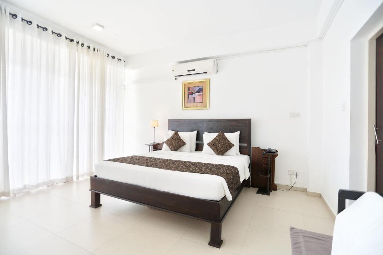 Hotel Twenty Two Binaweli à Weligama Extérieur photo