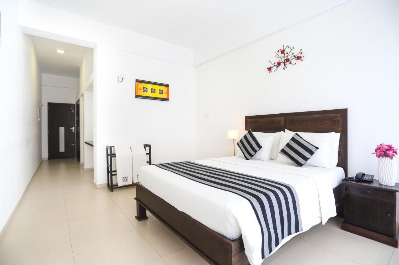 Hotel Twenty Two Binaweli à Weligama Extérieur photo